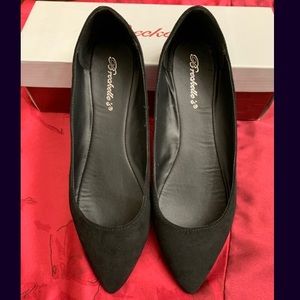 Breckelle’s Pointed Toe Slip-on Ballet Flat